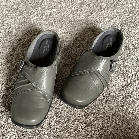 easy street Shoes - Easy Street Comfort Wave Slip On Shoes